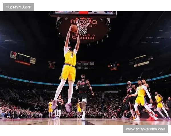 安东尼·戴维斯：湖人内线核心力量助队再攀巅峰