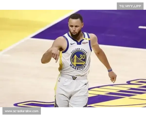 斯蒂芬·库里凭借无与伦比的三分技术引领勇士队屡创辉煌 斯蒂芬·库里凭借无与伦比的三分技术引领勇士队屡创辉煌